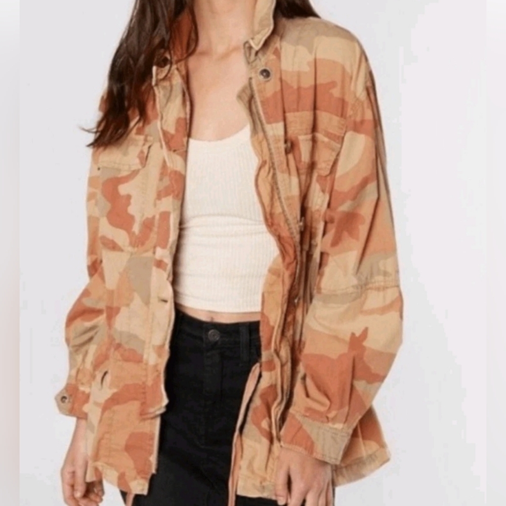 FREE PEOPLE LEAD THE WAY CAMO JACKET. SZ XS